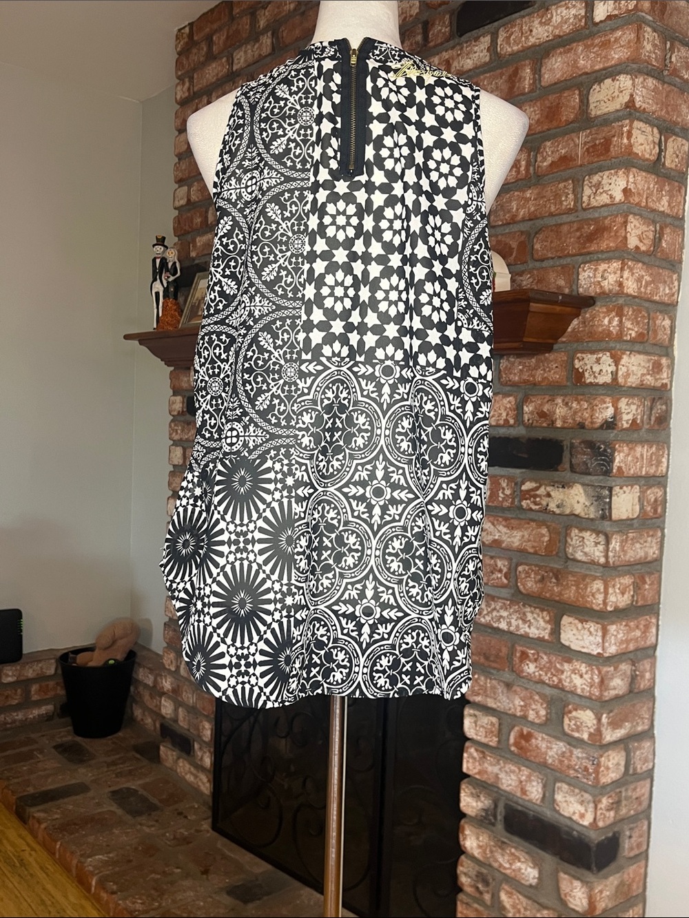 Desigual Black & White Sleeveless Patterned Tunic with Colorful Floral Patch - Picture 5 of 5